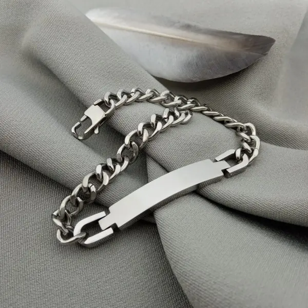 Bracciale in acciaio con incisione personalizzata su