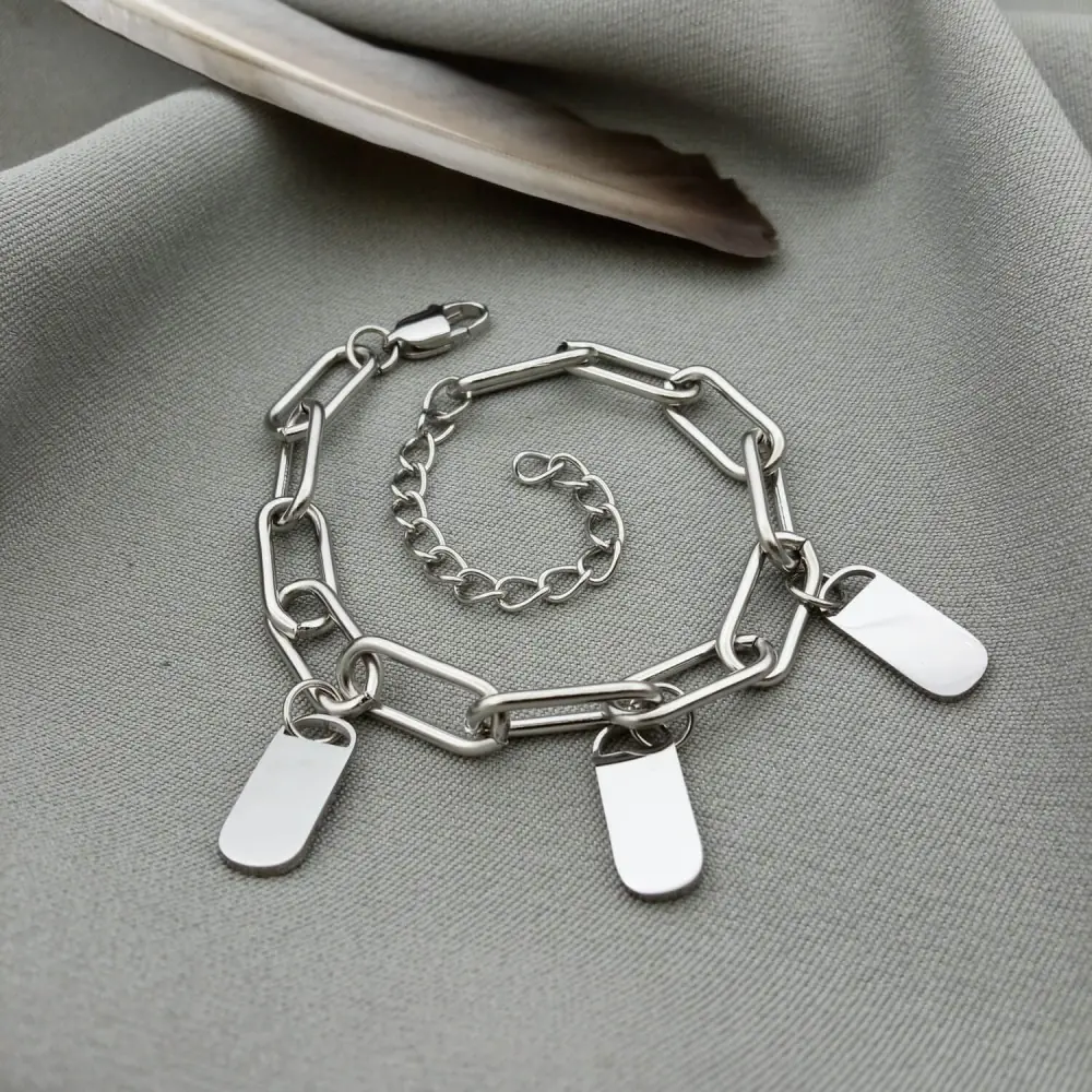 Bracciale in acciaio con ciondoli