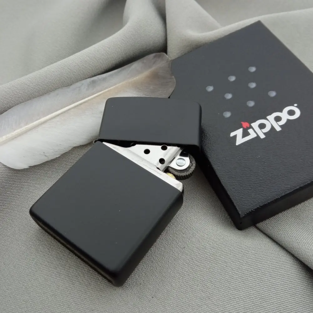 Brichetă ZIPPO Black Matte 218