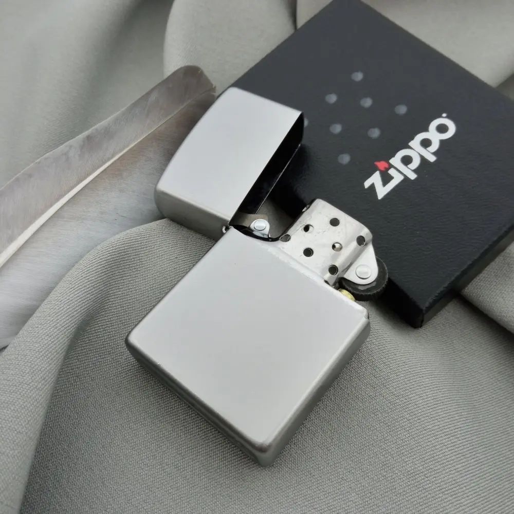 ZIPPO Satin Chrome 205 lighter